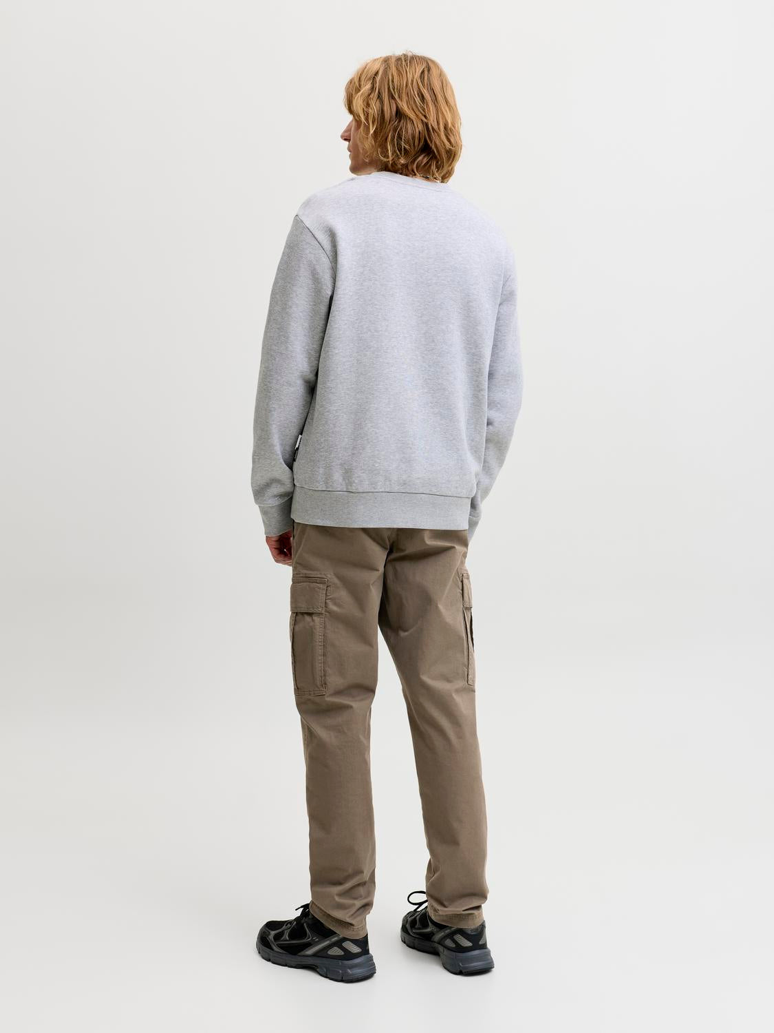 model_shot-back